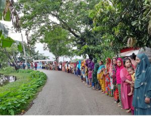 মোহনগঞ্জে স্কুল ছাত্রীর ধর্ষনের ঘটনায় মানববন্ধন ধর্ষক গ্রেফতার