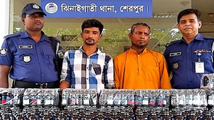 ঝিনাইগাতীতে ৫শ বোতল ফেনসিডিলসহ দুই চোরাকারবারি আটক