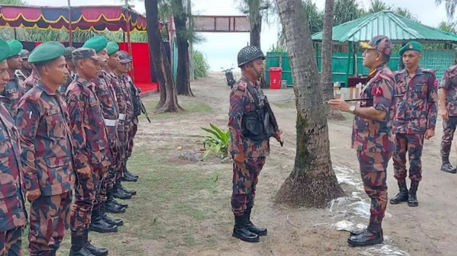 সেন্টমার্টিন পরিদর্শনে বিজিবি মহাপরিচালক, পরিস্থিতি মোকাবিলায় তৎপর থাকার নির্দেশ