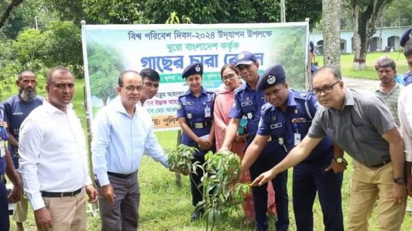 ময়মনসিংহে ব্যুরো বাংলাদেশ কর্তৃক গাছের চারা রোপন কর্মসূচির শুভ উদ্বোধন করেন -পুলিশ সুপার মাছুম আহাম্মদ ভুঞা