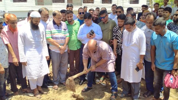 ময়মনসিংহে খাস জমিতে পুকুর খনন কাজ উদ্বোধনে -এমপি