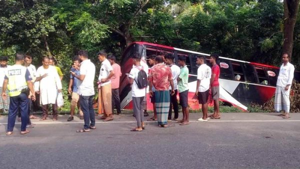 বাসের ধাক্কায় বাগেরহাটে ভারতীয় নাগরিক নিহত, আহত ৫