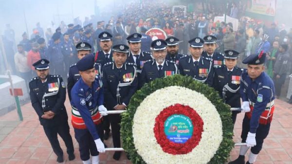 মহান বিজয় দিবসে জাতির শ্রেষ্ঠ সন্তানদের প্রতি রেঞ্জ ডিআইজি'র শ্রদ্ধা